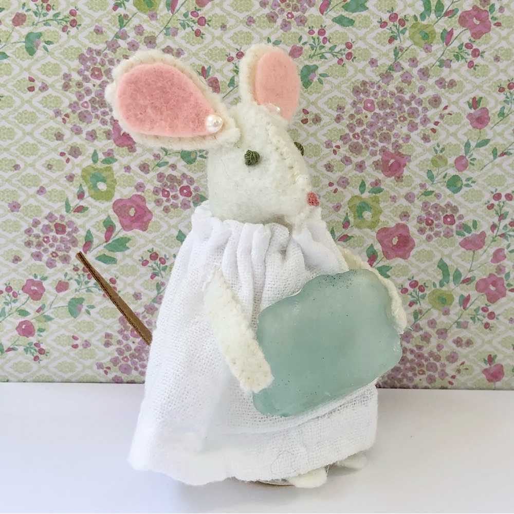 Seaglass beach felt mouse art doll hand-sewn cottage coast seaside collector - Picture 6 of 9